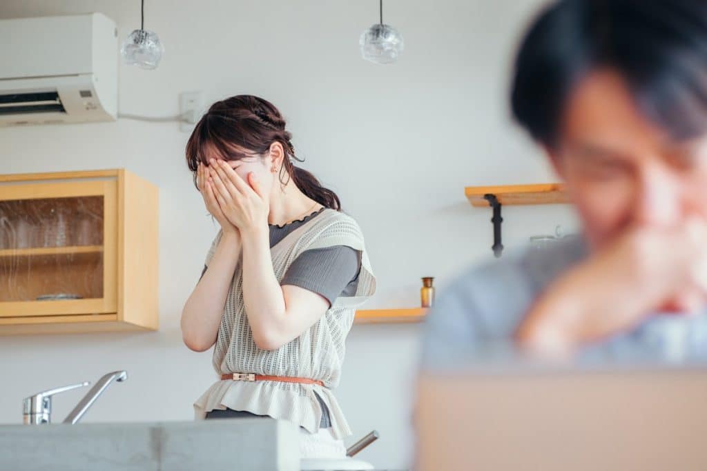 ワンルーム同棲が“きつい”と感じるストレスの原因3選